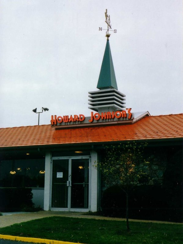 1024px-Howard_Johnsons_restaurant_1999_PA_entrance.jpg