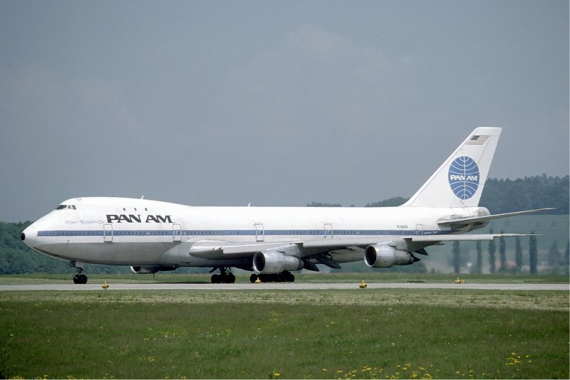Pan_Am_Boeing_747_at_Zurich_Airport_in_May_1985.jpg